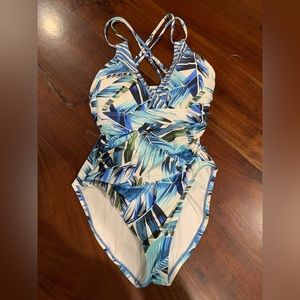 La Blanca one-piece, size 6